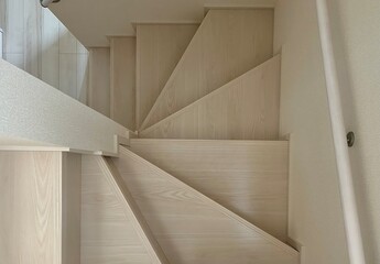 Fototapeta premium 螺旋型階段 木造住宅