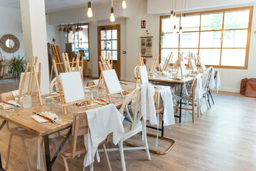 Sip and Paint Event. Painting class for friends with drinks and fun