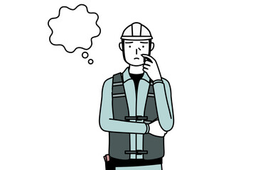 顔をかきながら考えるヘルメットと作業着姿のシニア男性技師