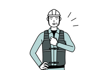 胸を叩くヘルメットと作業着姿のシニア男性技師