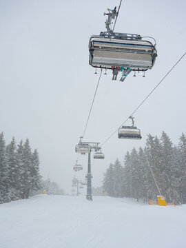 Germany, North Rhine Westphalia, Winterberg, Ski lift in Sauerland area