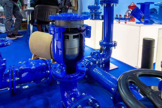 Pipe system and soodinite couplings. Supporting cranes and condensate systems.