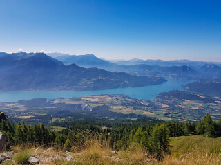 Panorama sur le lac de Serre-ponçon - Alpes - France