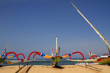 Bunte Bali Boote am Strand, Bali, Indonesien, Asien 