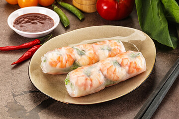 Vietnamese spring roll with prawn