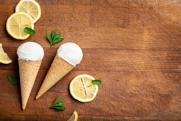 Lemon ice cream and lemon slices