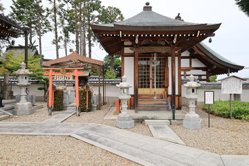 A Japanese temple in Katano City in Osaka Prefecture : a scene of the precincts of Shoden-ji Temple　