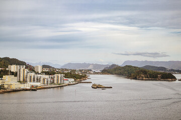 Wybrzeże Norwegii z perspektywy morza, Alesund © neskama