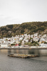 Wybrzeże Norwegii z perspektywy morza, Alesund © neskama