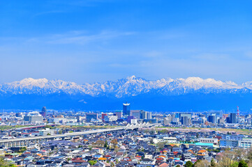 富山市街と立山連峰　呉羽山からの眺め