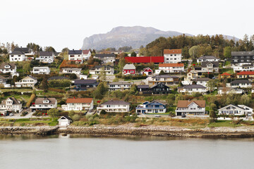 Krajobraz Norwegii z perspektywy morza