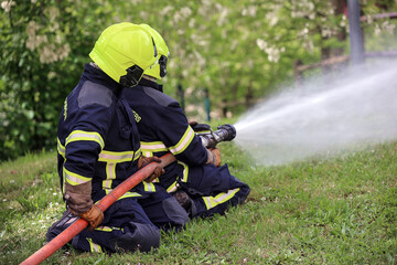 Pompiers France &agrave; la lance incendie