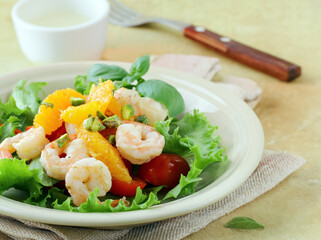 salad with shrimp and tomatoes healthy eating