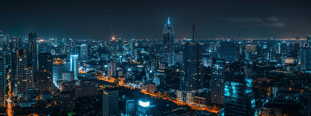 Fototapeta premium View of a city at night from the top of a skyscraper in the middle of the city. 