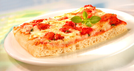 Pizza Margarita, Pizzastück, Käse, Tomaten, Italien, rechteckige Pizza, 