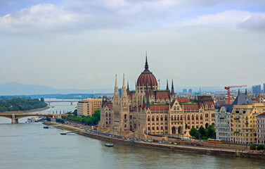 Obraz premium Aerial landscape view taken from Buda Castle overlooking the River Danube and Hungarian Parliament Building, Budapest, Hungary