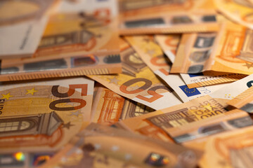gros plan sur un tas de billets de banque de 50 euros. Fond de page ou arrière plan