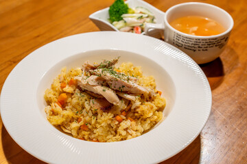 美味しいチキンピラフ