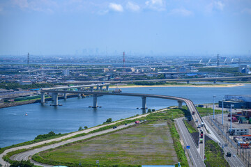 川に架かる橋梁