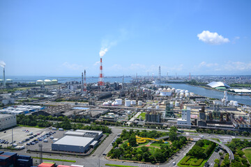 昼間の工場風景