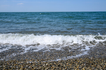 打ち寄せる白波