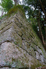 切り立った石垣