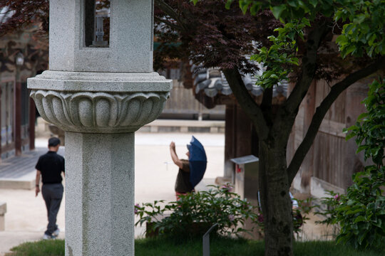 View of the lantern pagoda against the tourists