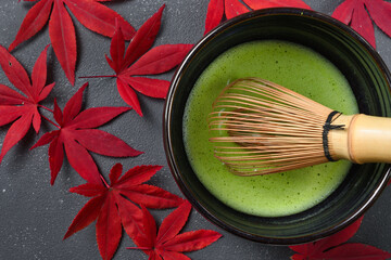 日本の茶道　茶碗と茶筅と抹茶と赤いもみじ 黒背景
Japanese Tea ceremony: Tea...