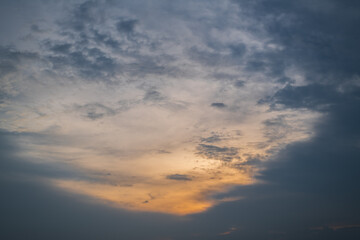 Obraz premium Beautiful sunset sky with clouds