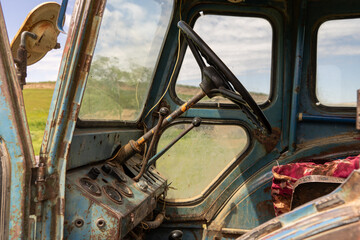 The steering wheel of an old truck is missing