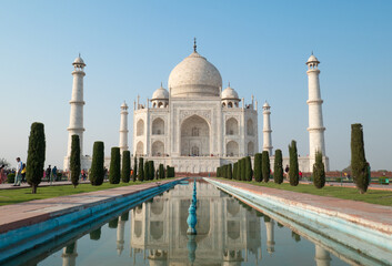 Naklejka premium Scenic view of the iconic Taj Mahal, a wonder of the world, in Agra, India