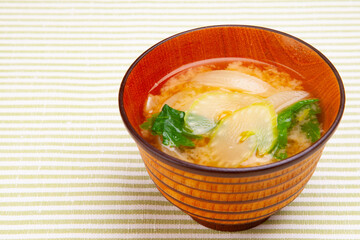 玉ねぎとセロリの味噌汁