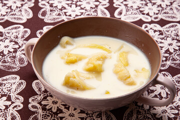 カリフラワーと玉ねぎのカレーミルクスープ