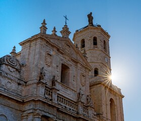 Fototapeta premium view of the historic Valladolid Cathedral with a sunburst