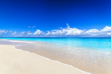 A background or texture of the beautiful beaches with turquoise ocean of Antigua and Barbuda islands, Caribbean Sea © moofushi