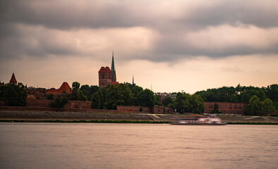 Obraz premium rzeka, woda, jezior, architektura, krajobraz, budowa, zamek, niebo, gród, odsłon, charakter, house of god, brydż, podróż, dom, europa, wieza, chmura, park, drzew, stary, tourismus, lato, sadzawka