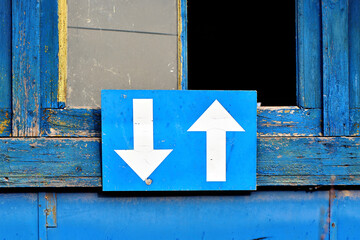Direction arrow sign up and down or forward and backward © Bits and Splits