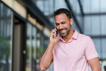 Smiling man on cell phone in the city