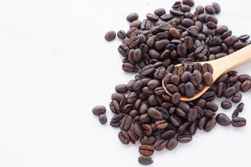 深煎りした珈琲豆
