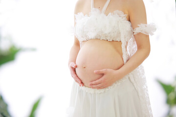 お腹に赤ちゃんのいる女性