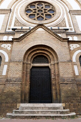 Obraz premium Side entrance door of the Synagogue of Novi Sad with an elaborate round stained glass window on top, Novi Sad, Serbia