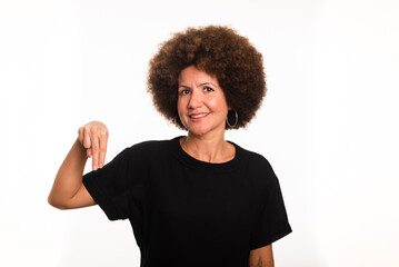 Female interpreter of the Brazilian sign language, Libras, making the letter N.