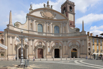Obraz premium cattedrale sant'ambrogio di vigevano italia, saint ambrogio cathedral of vigevano italy 