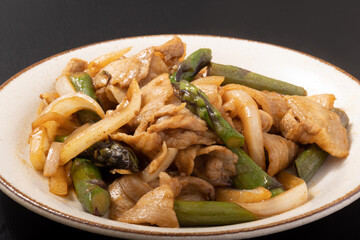 アスパラガスと豚肉の炒め物