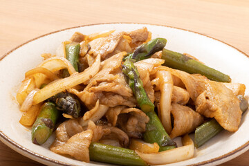 アスパラガスと豚肉の炒め物
