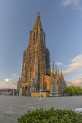 Picture of Ulm Minster in the evening light with a deserted forecourt © Aquarius