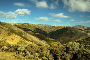 Wesr wind, Wind farm across the mountain tops