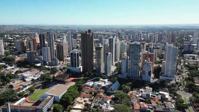 Wide view of the city of Maring&aacute; with tall buildings