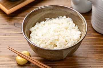 卵黄をのせた焼き鳥丼