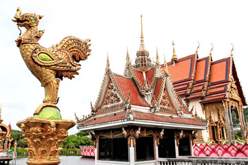 Obraz premium Thai Pagoda with Golden Dragon Statue in Bangkok part of Thailands cultural heritage